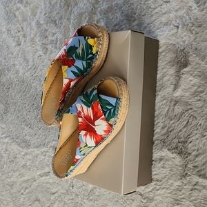 Franco Sarto floral Wedge size 5